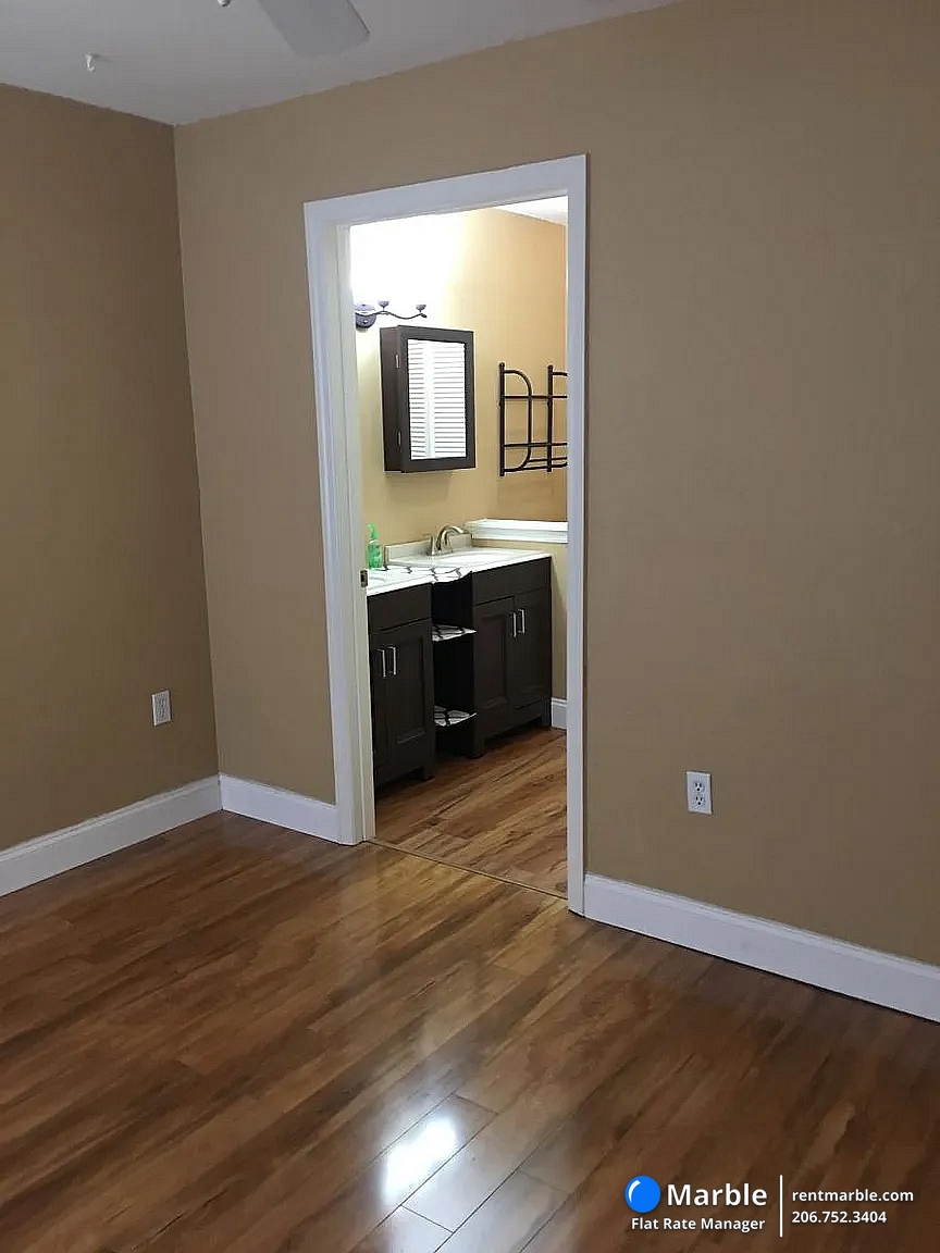10570 Windsor Lake Ct, Westchase FL 33626 photo 10