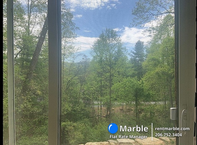 3 Steeplechase Ct, Unit B, Hendersonville NC 28791 photo 3