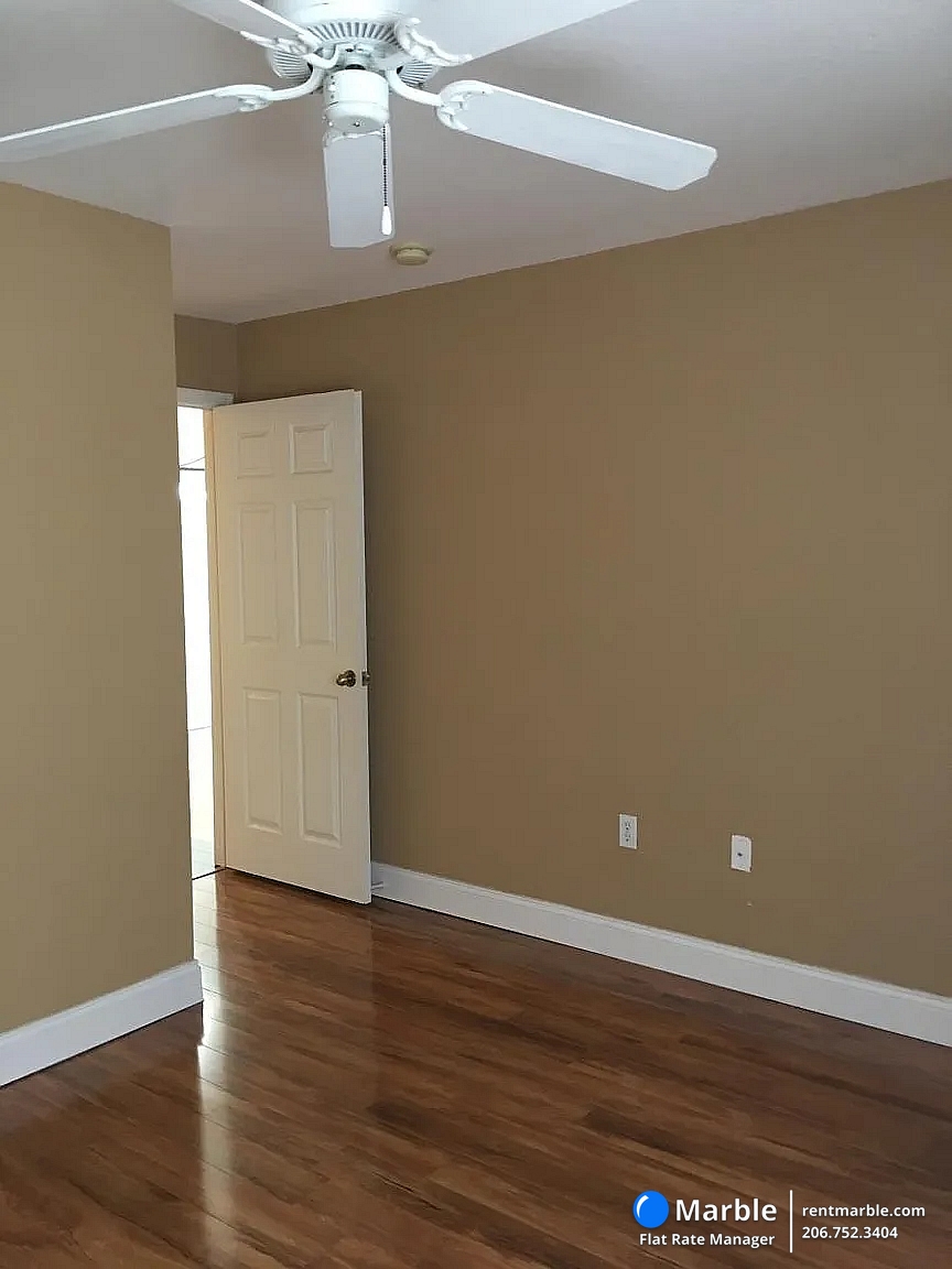 10570 Windsor Lake Ct, Westchase FL 33626 photo 9
