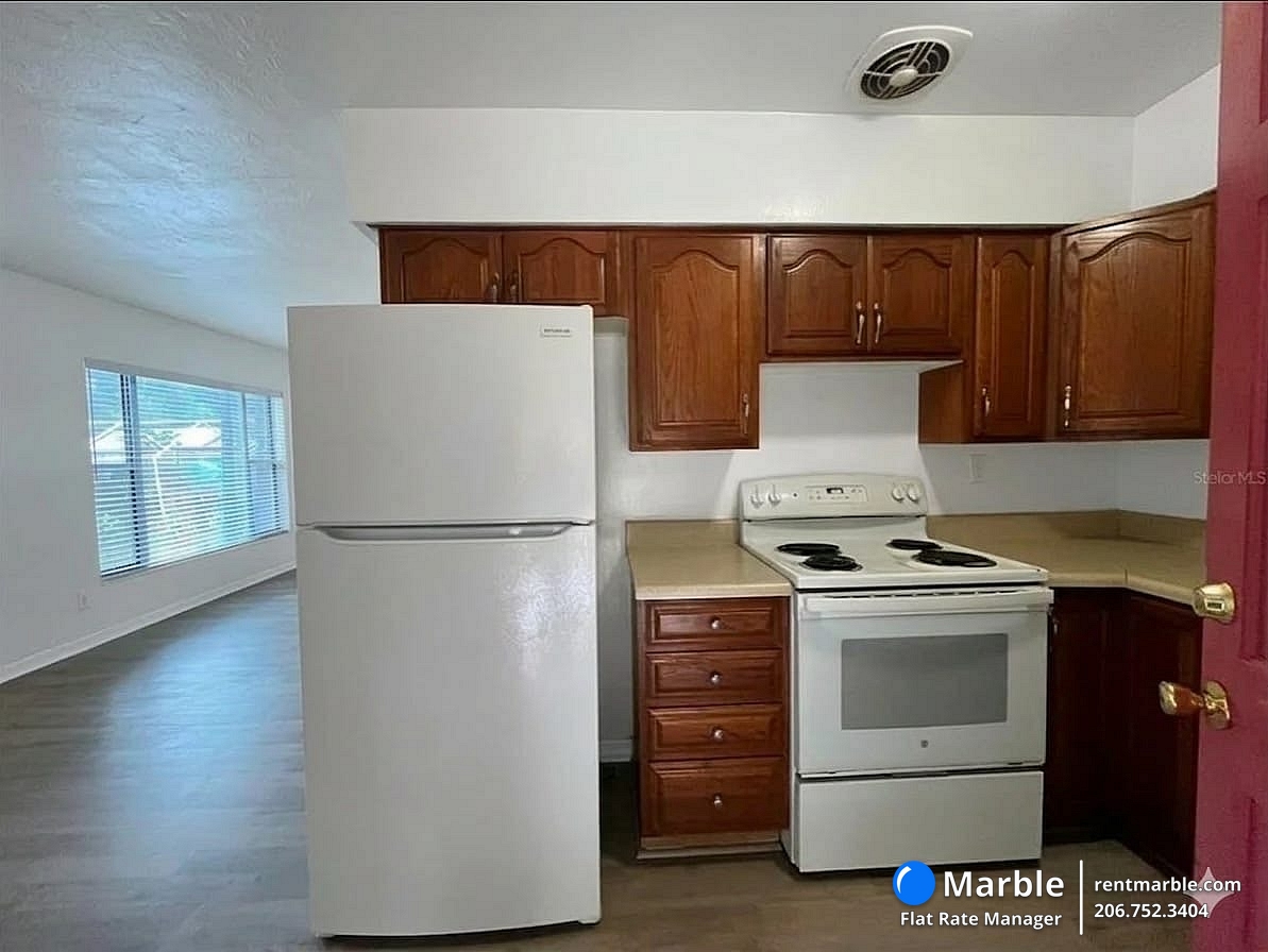 501 SE 14th St, Gainesville FL 32641 photo 9