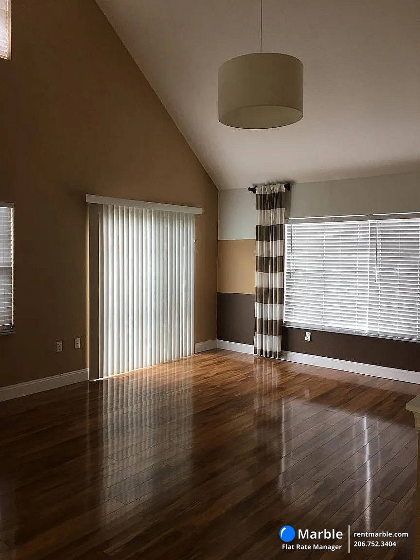 10570 Windsor Lake Ct, Westchase FL 33626 photo 4