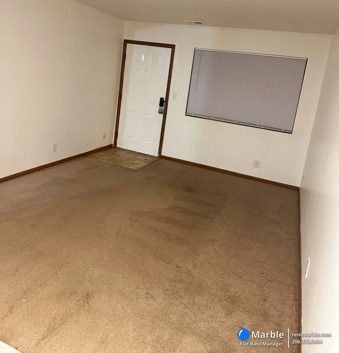 4915 Huntington Ave, Apt 2, Lincoln NE 68504 photo 2