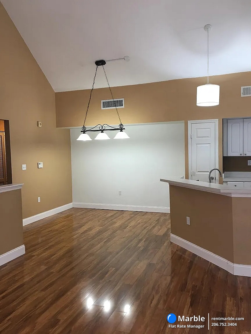 10570 Windsor Lake Ct, Westchase FL 33626 photo 5
